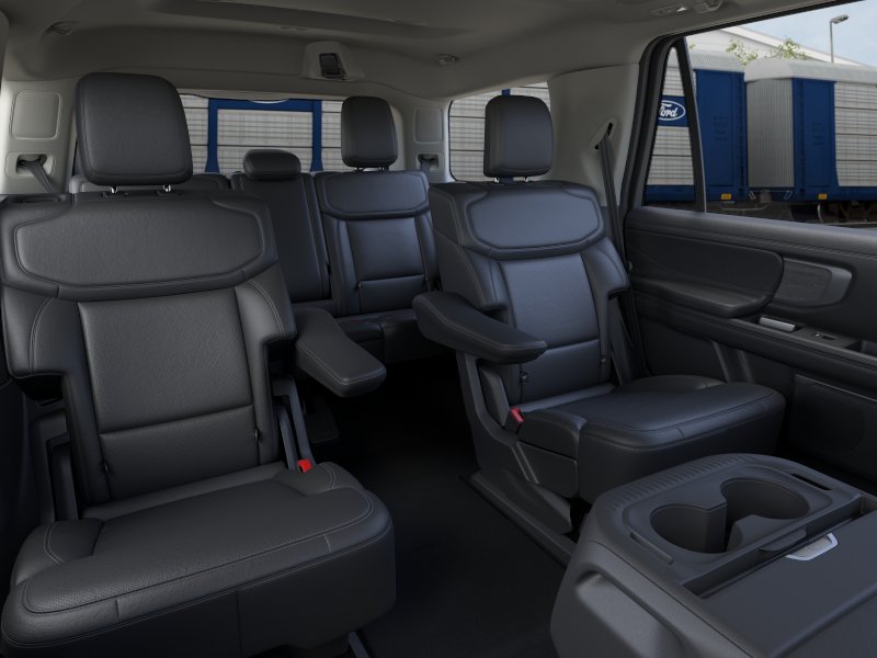 Ford Expedition Vehicle Image 11