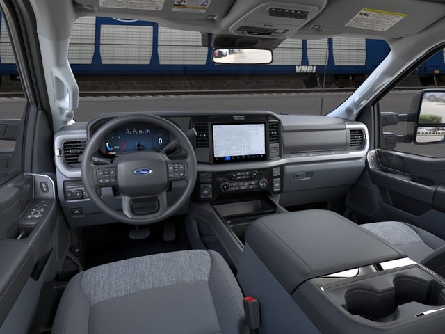 Ford Super Duty F-250 SRW Vehicle Image 09
