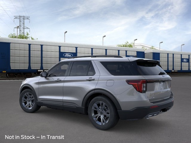 Ford Explorer Vehicle Image 04