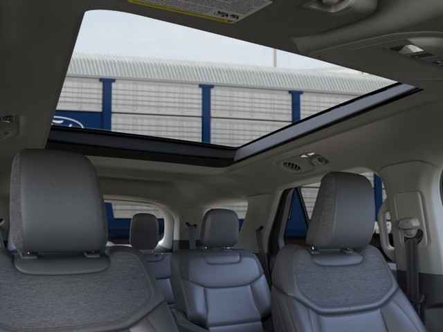 Ford Explorer Vehicle Image 22