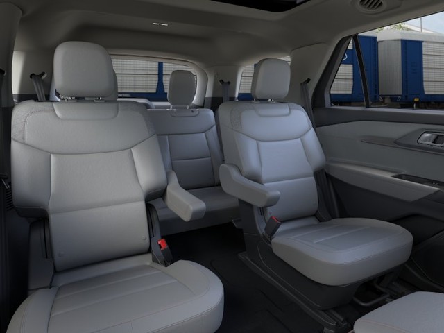 Ford Explorer Vehicle Image 11