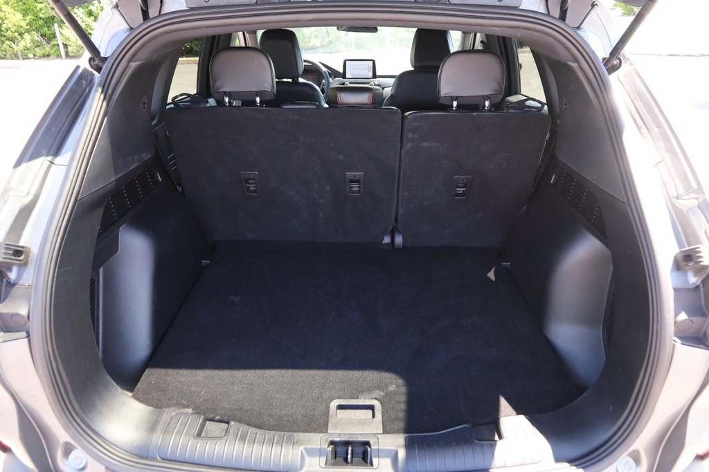 Ford Escape Vehicle Full-screen Gallery Image 7