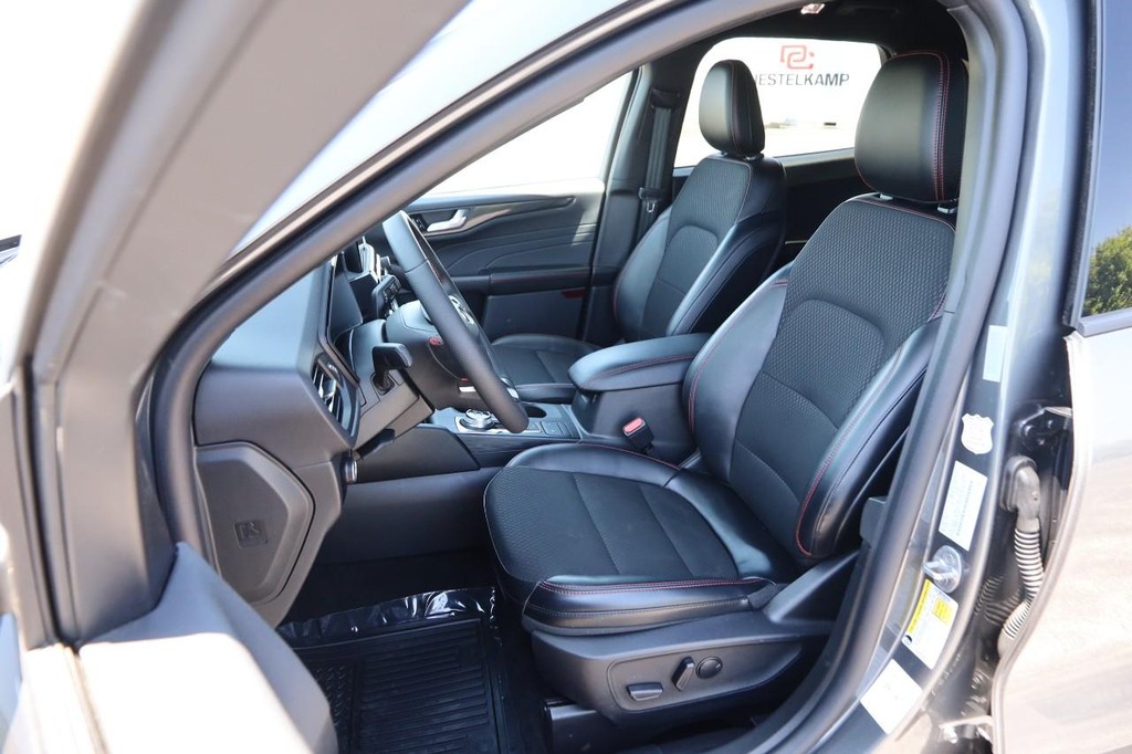 Ford Escape Vehicle Full-screen Gallery Image 8