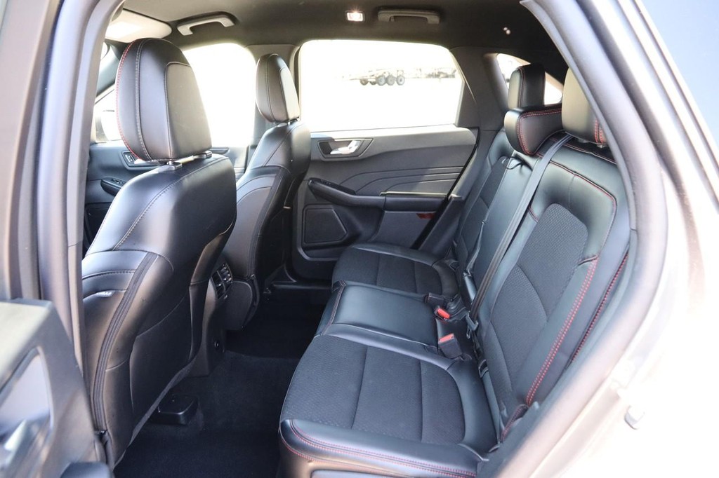 Ford Escape Vehicle Full-screen Gallery Image 9