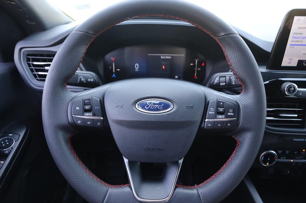 Ford Escape Vehicle Full-screen Gallery Image 10