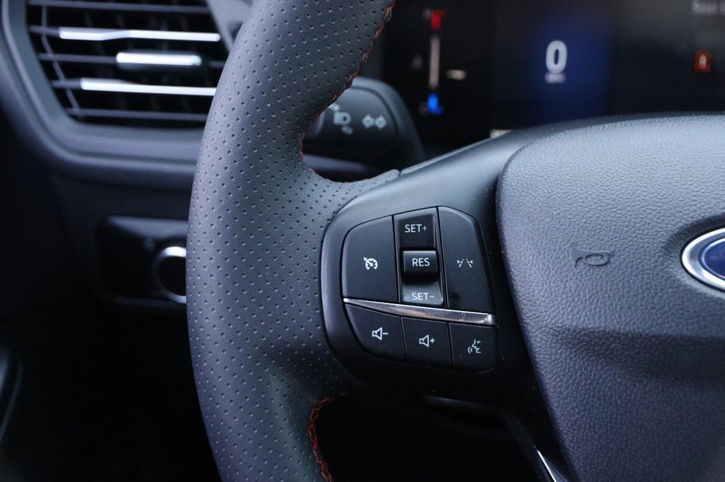 Ford Escape Vehicle Full-screen Gallery Image 11