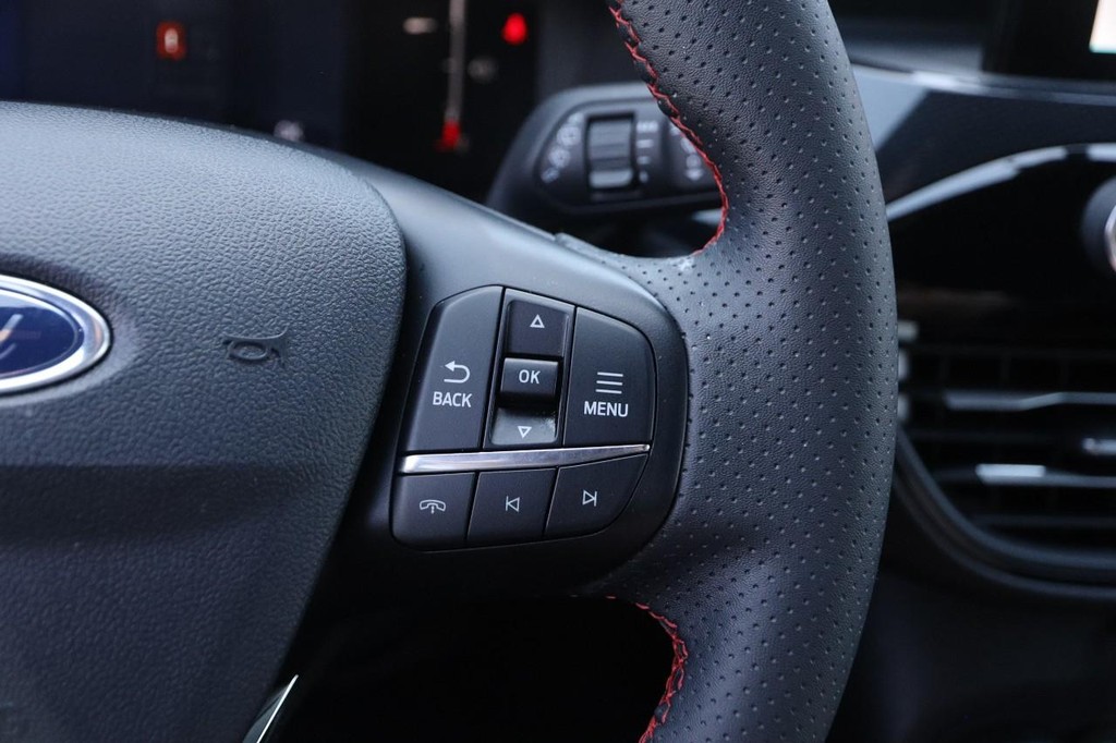 Ford Escape Vehicle Full-screen Gallery Image 12