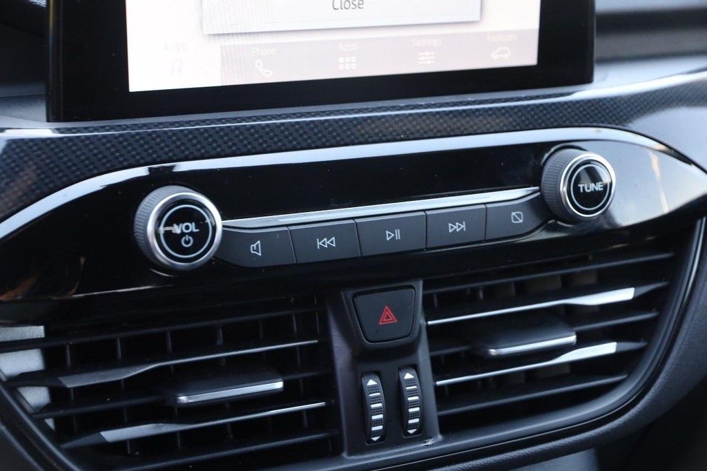 Ford Escape Vehicle Full-screen Gallery Image 17