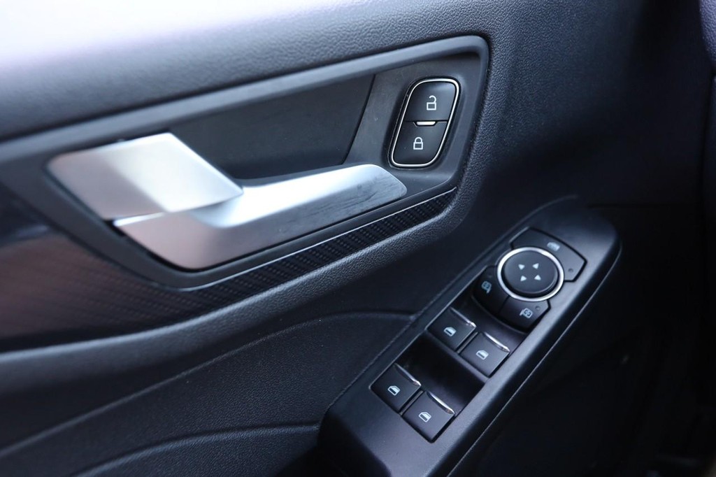 Ford Escape Vehicle Full-screen Gallery Image 21