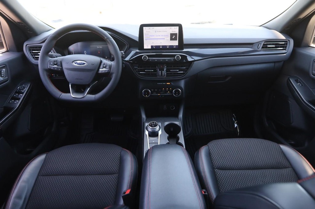 Ford Escape Vehicle Full-screen Gallery Image 22