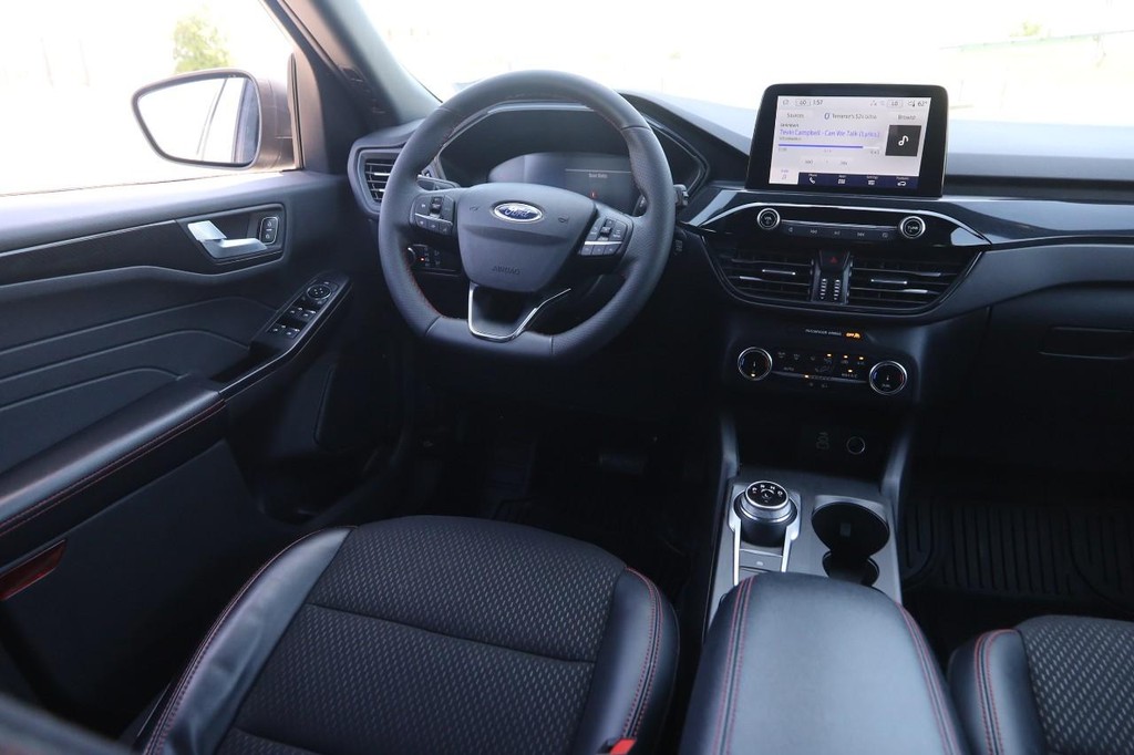 Ford Escape Vehicle Full-screen Gallery Image 23