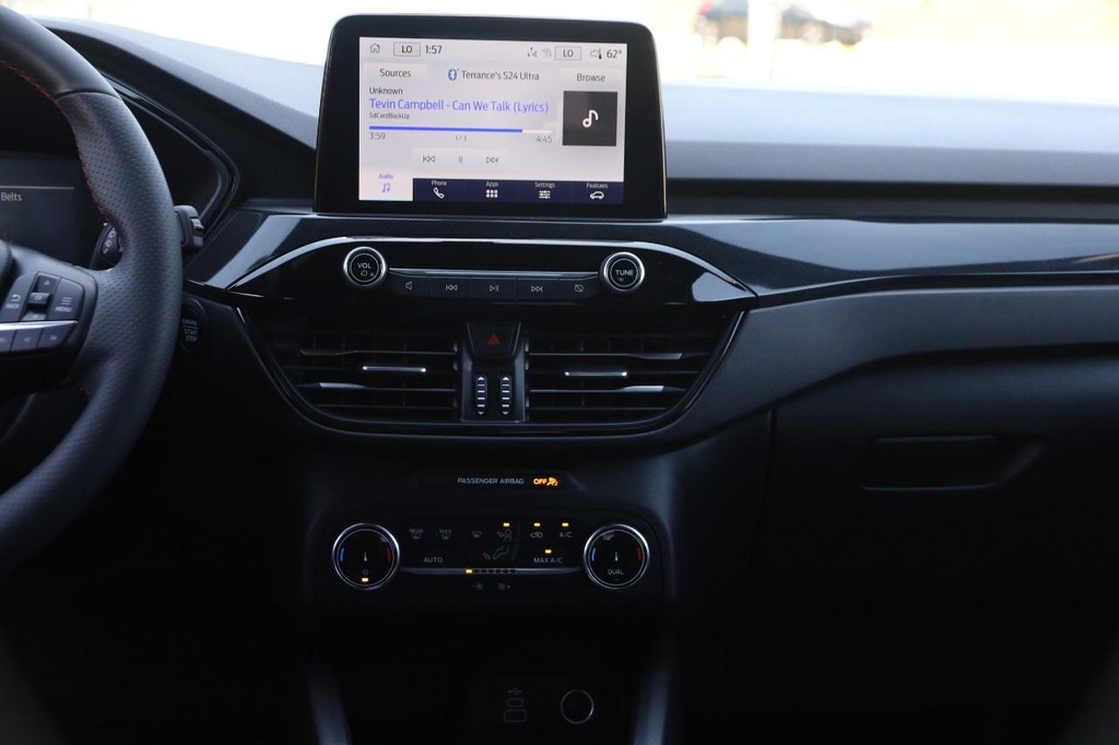 Ford Escape Vehicle Full-screen Gallery Image 25