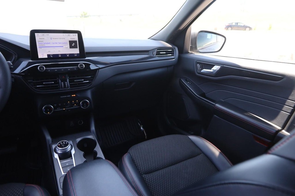 Ford Escape Vehicle Full-screen Gallery Image 26