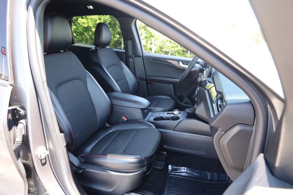 Ford Escape Vehicle Full-screen Gallery Image 27