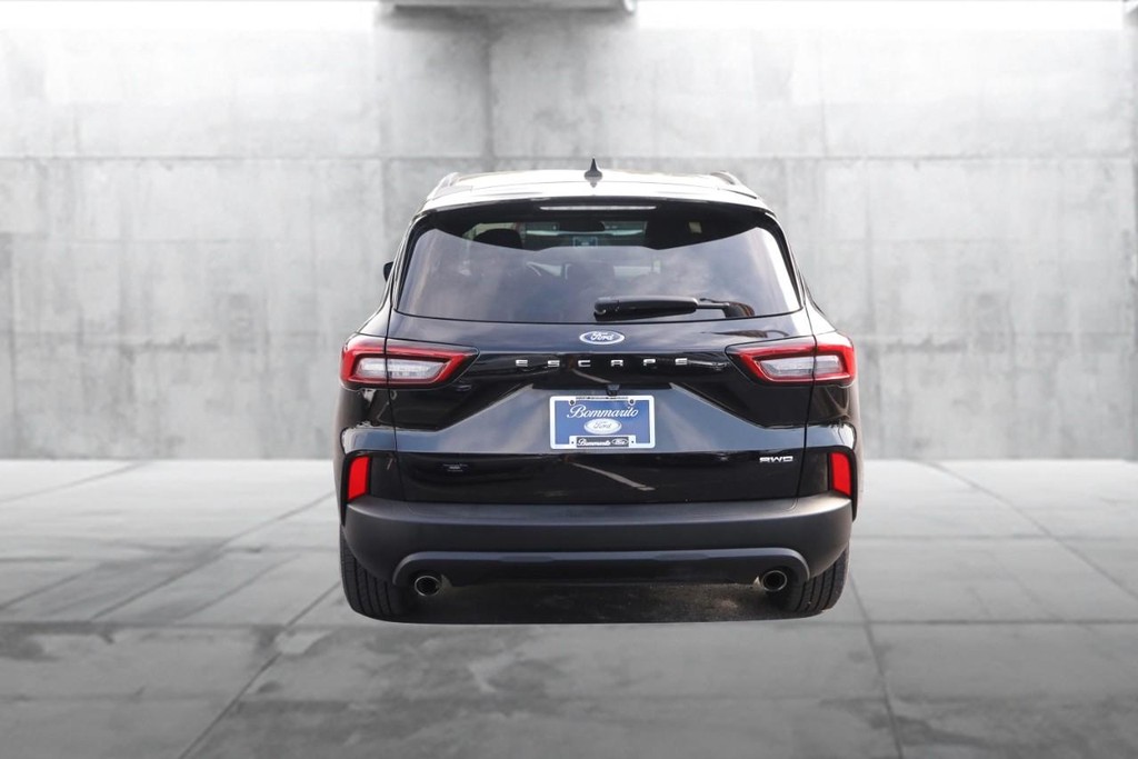 Ford Escape Vehicle Full-screen Gallery Image 6