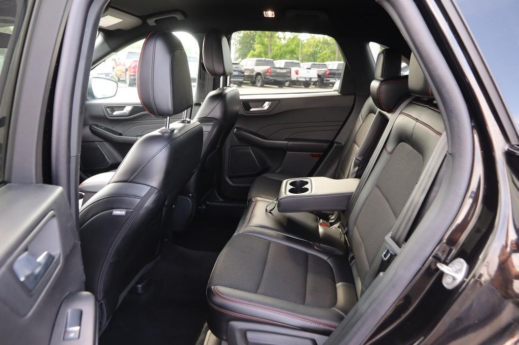 Ford Escape Vehicle Full-screen Gallery Image 9