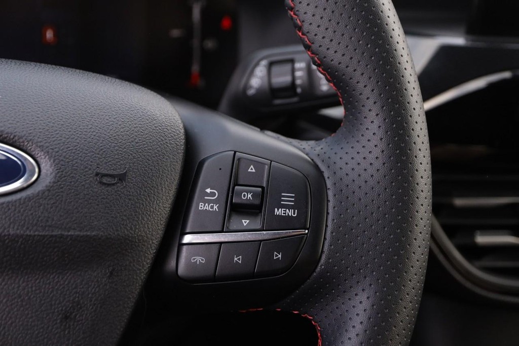 Ford Escape Vehicle Full-screen Gallery Image 12