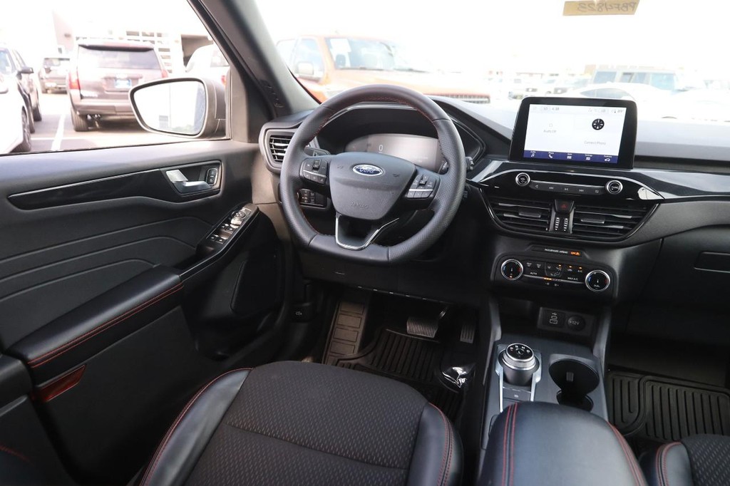 Ford Escape Vehicle Full-screen Gallery Image 21