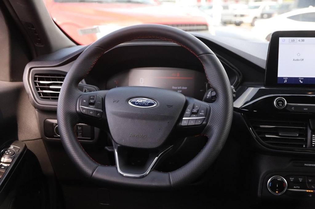 Ford Escape Vehicle Full-screen Gallery Image 22