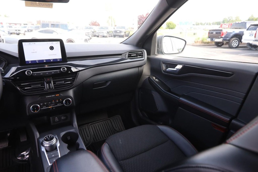 Ford Escape Vehicle Full-screen Gallery Image 24