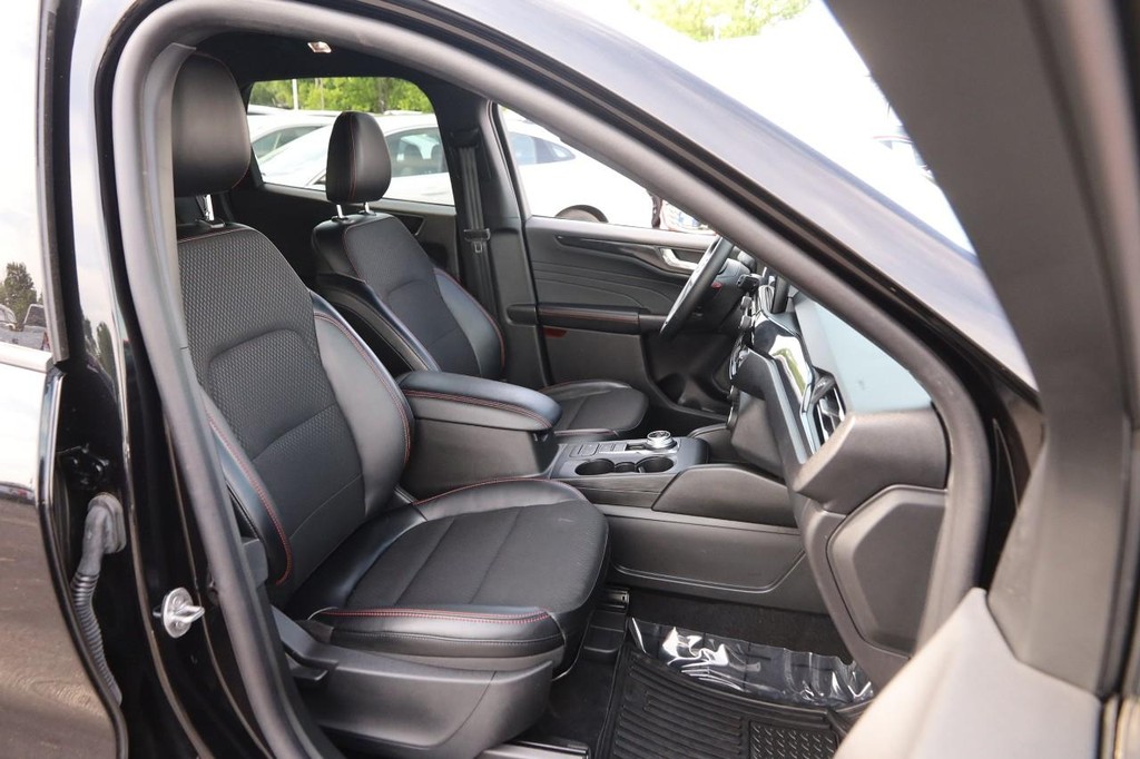 Ford Escape Vehicle Full-screen Gallery Image 25
