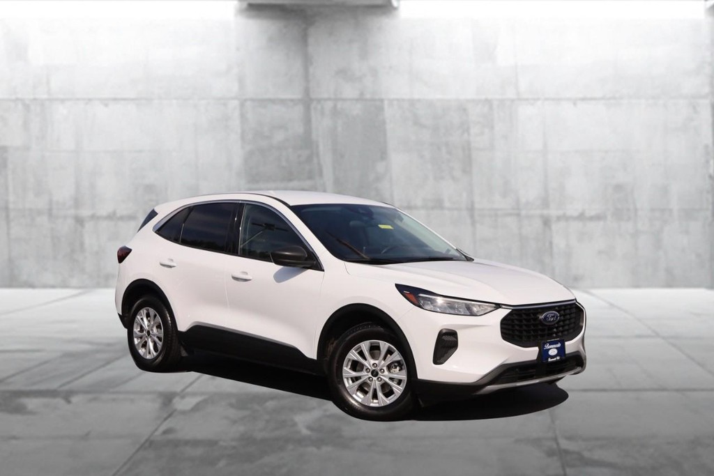 Ford Escape Vehicle Full-screen Gallery Image 2