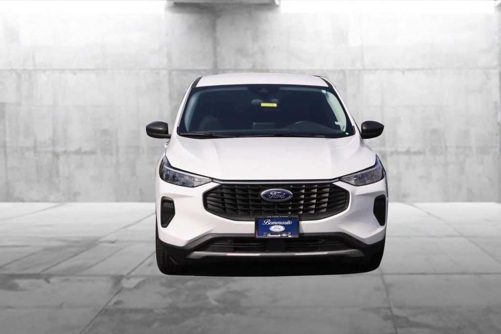 Ford Escape Vehicle Full-screen Gallery Image 4