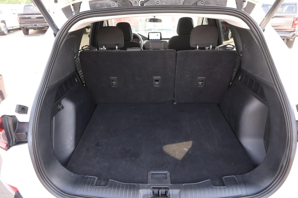 Ford Escape Vehicle Full-screen Gallery Image 7