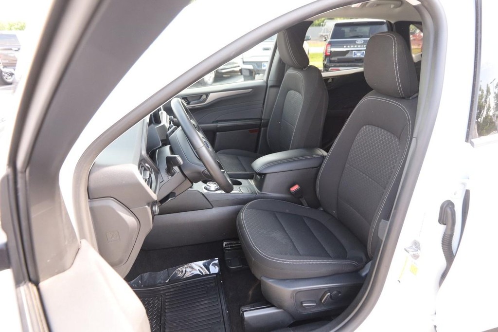 Ford Escape Vehicle Full-screen Gallery Image 9