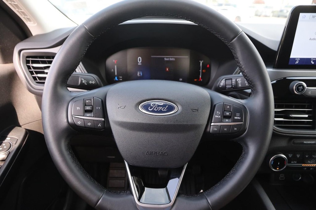 Ford Escape Vehicle Full-screen Gallery Image 11