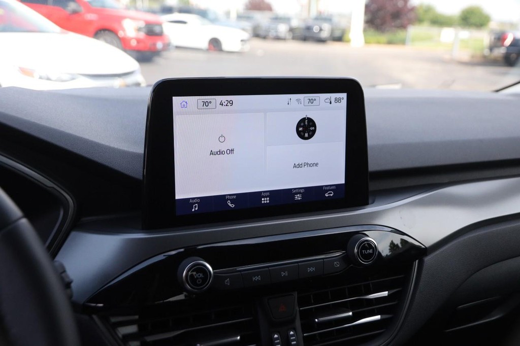 Ford Escape Vehicle Full-screen Gallery Image 16