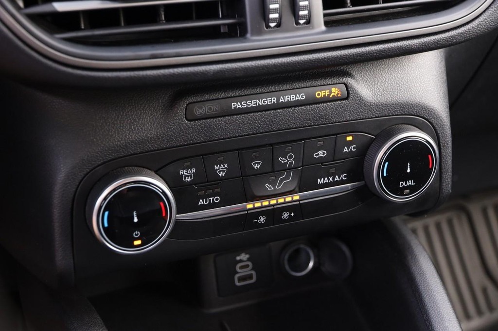 Ford Escape Vehicle Full-screen Gallery Image 18