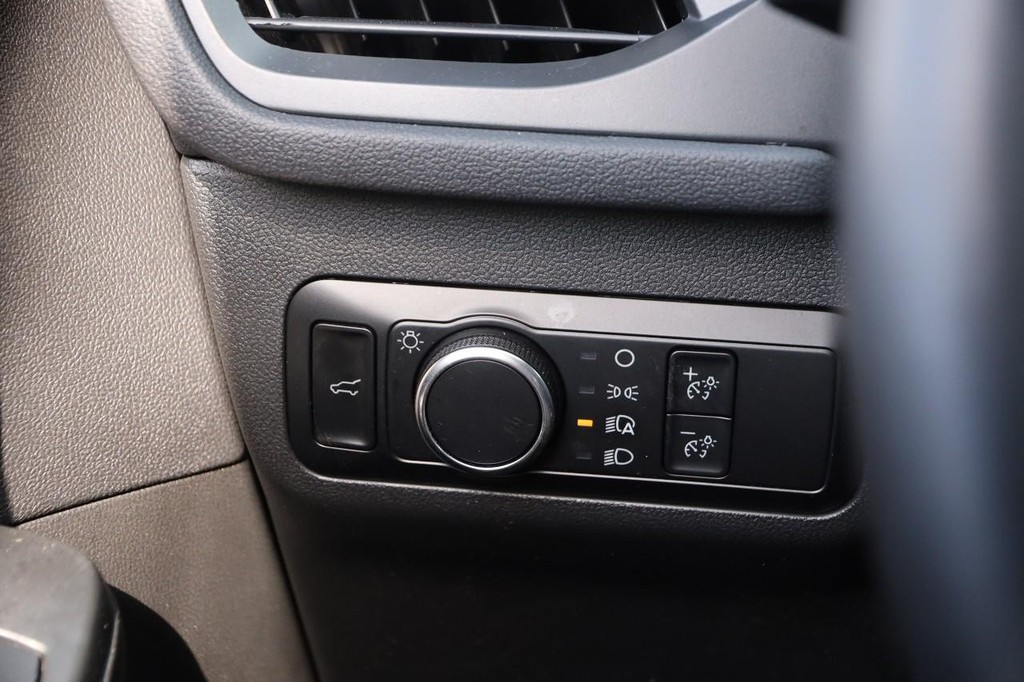 Ford Escape Vehicle Full-screen Gallery Image 20
