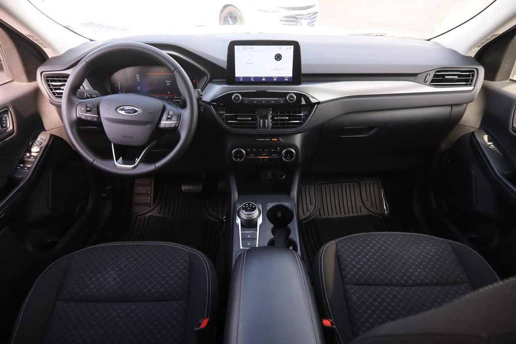 Ford Escape Vehicle Full-screen Gallery Image 21