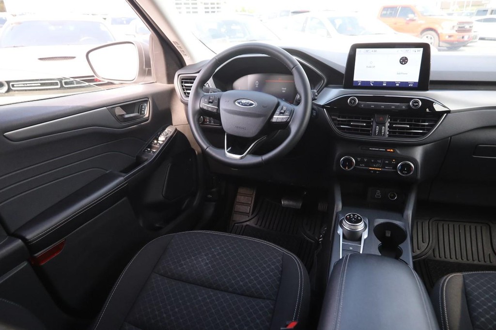 Ford Escape Vehicle Full-screen Gallery Image 22