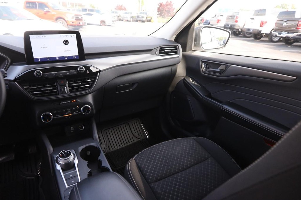 Ford Escape Vehicle Full-screen Gallery Image 25