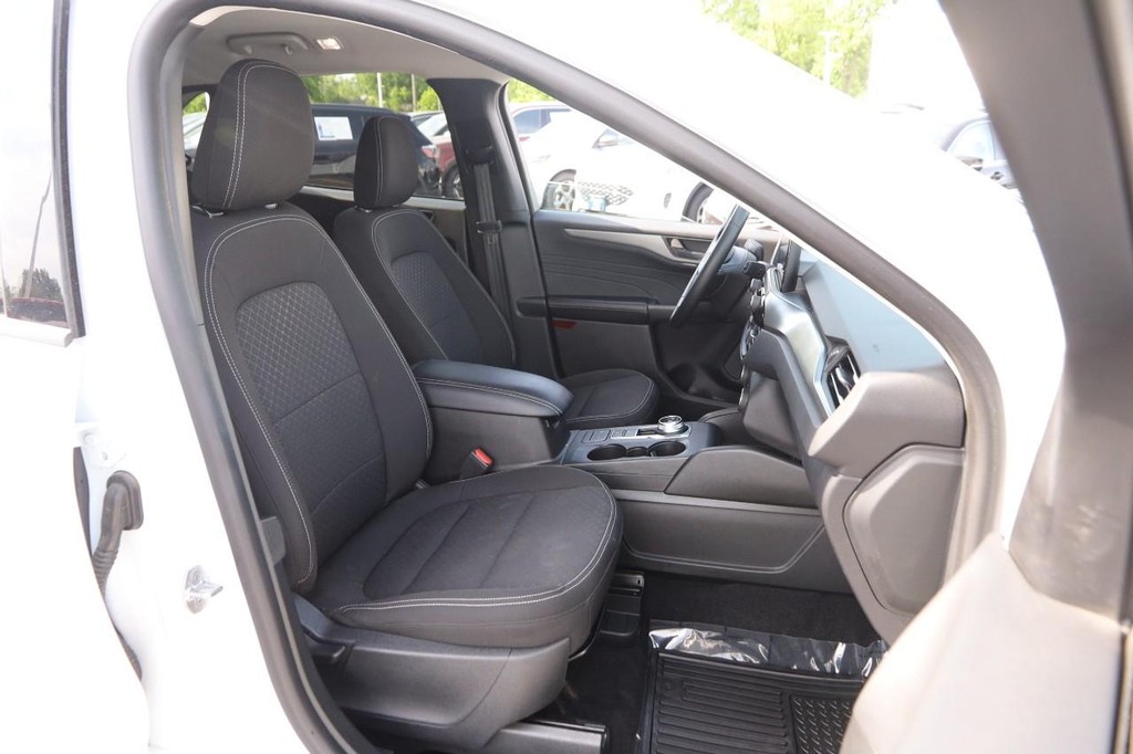 Ford Escape Vehicle Full-screen Gallery Image 26