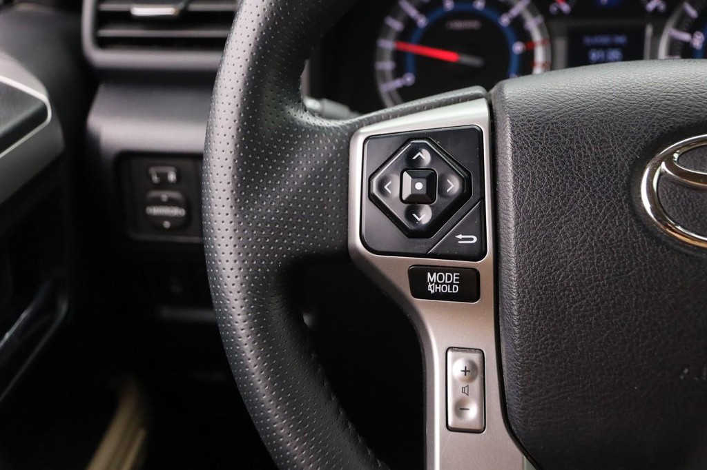 Toyota 4Runner Vehicle Full-screen Gallery Image 12