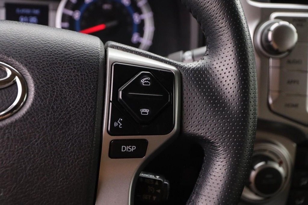 Toyota 4Runner Vehicle Full-screen Gallery Image 13