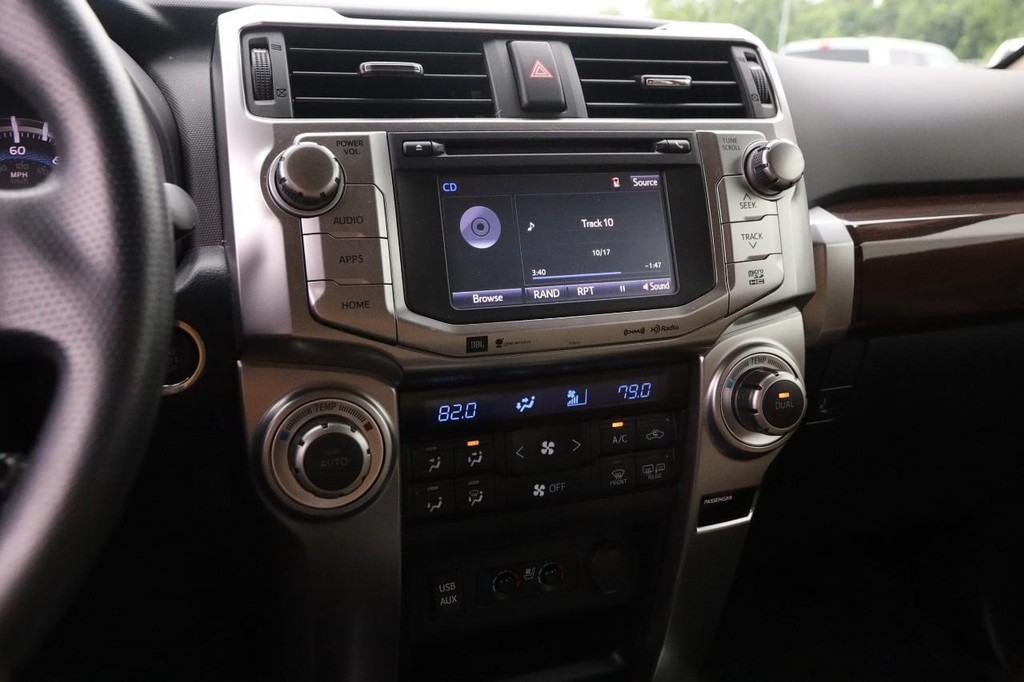 Toyota 4Runner Vehicle Full-screen Gallery Image 16