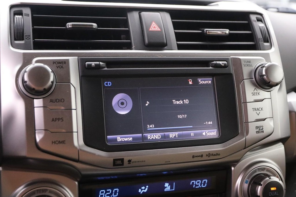Toyota 4Runner Vehicle Full-screen Gallery Image 17