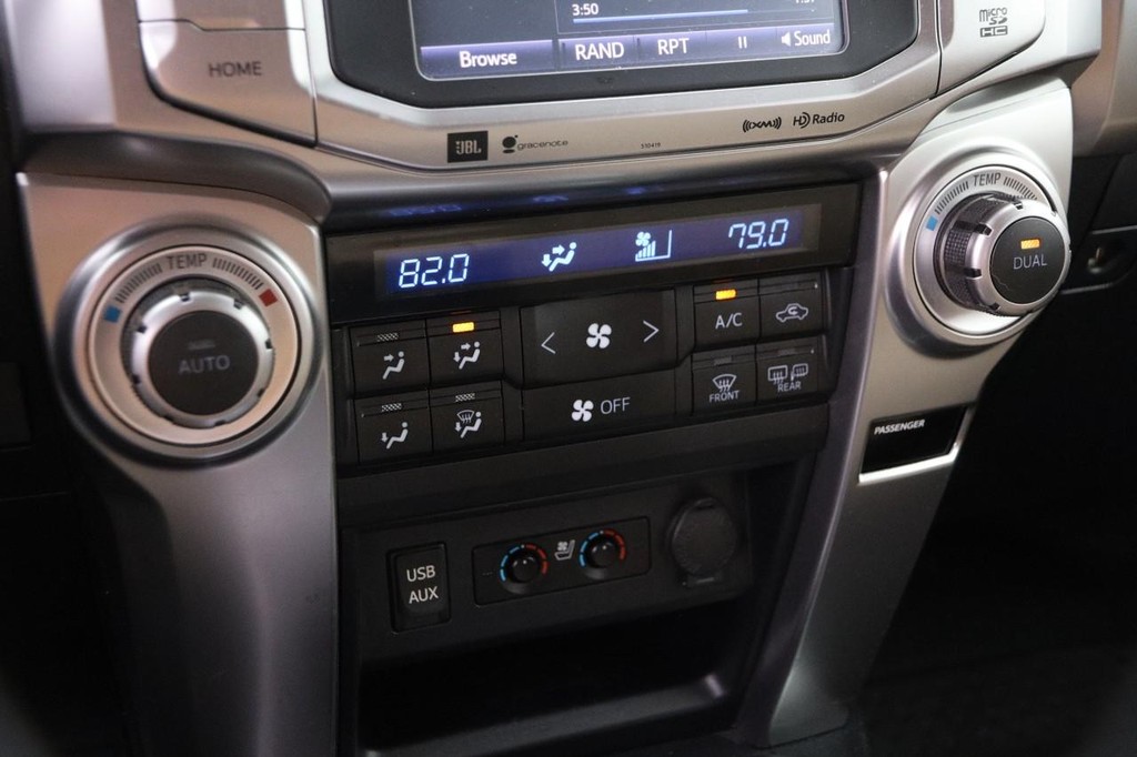 Toyota 4Runner Vehicle Full-screen Gallery Image 19