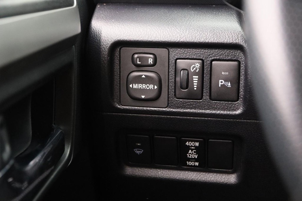 Toyota 4Runner Vehicle Full-screen Gallery Image 22