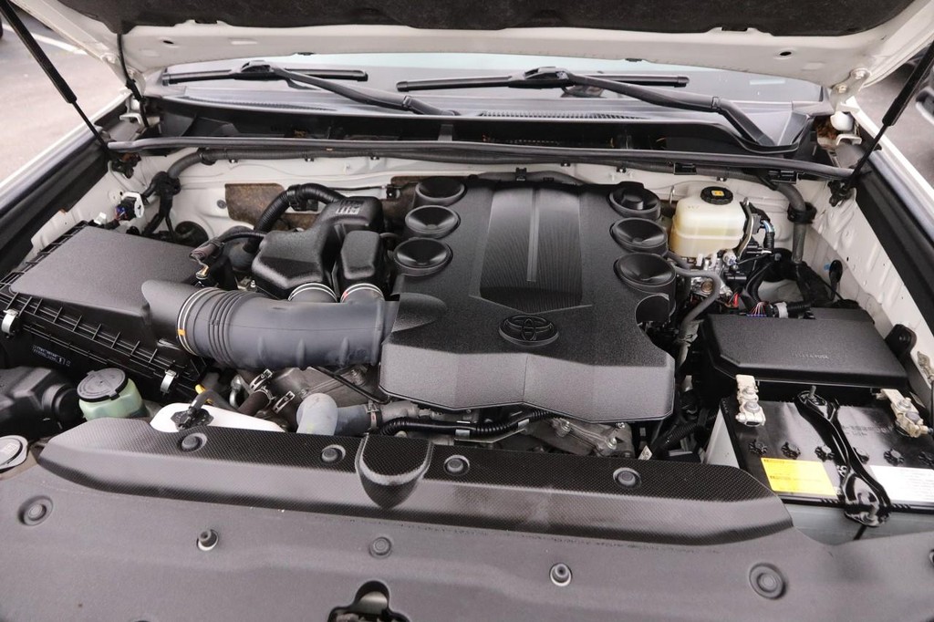 Toyota 4Runner Vehicle Full-screen Gallery Image 29