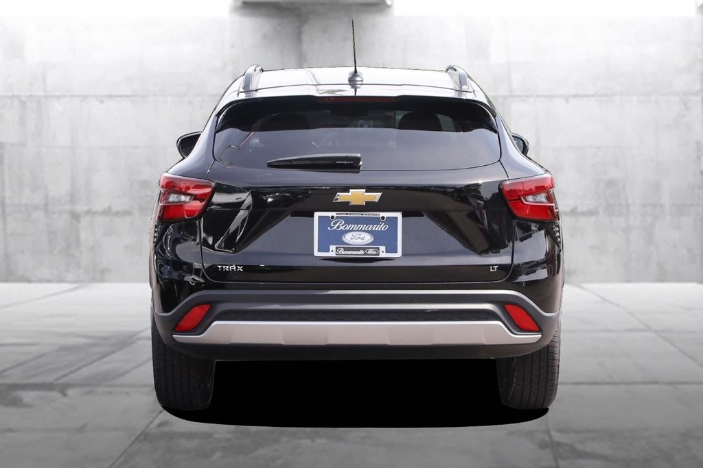 Chevrolet Trax Vehicle Full-screen Gallery Image 06