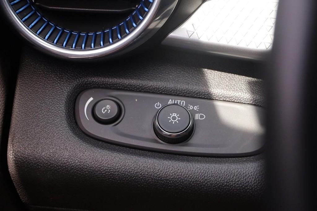 Chevrolet Trax Vehicle Full-screen Gallery Image 18
