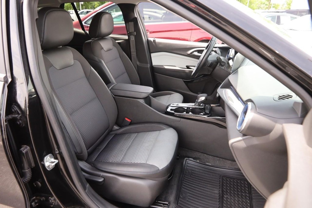 Chevrolet Trax Vehicle Full-screen Gallery Image 24