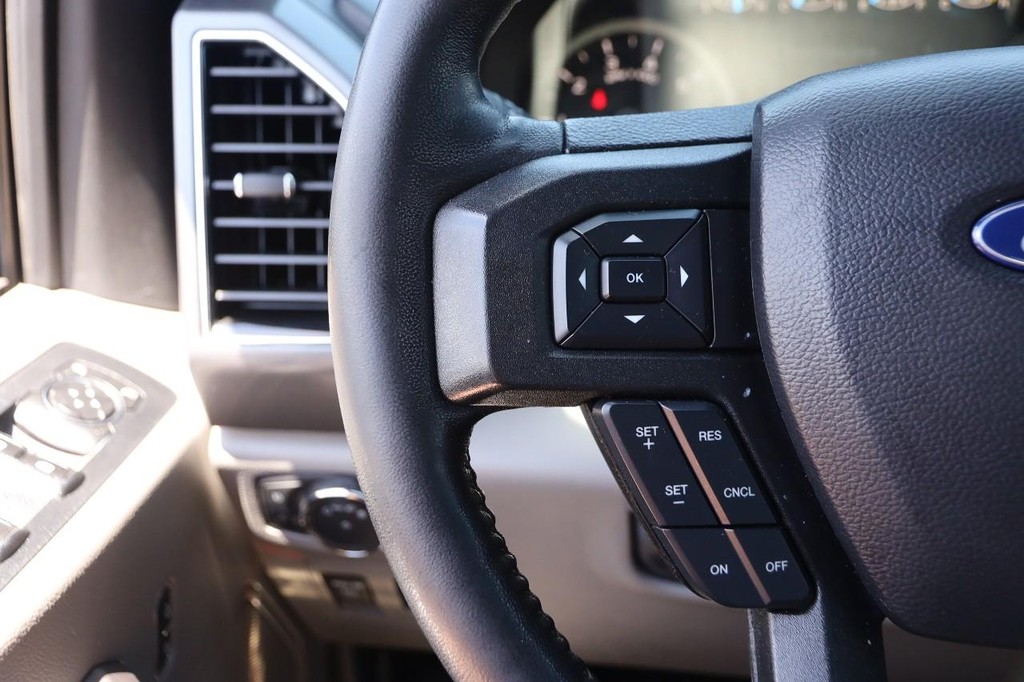 Ford F-150 Vehicle Full-screen Gallery Image 11