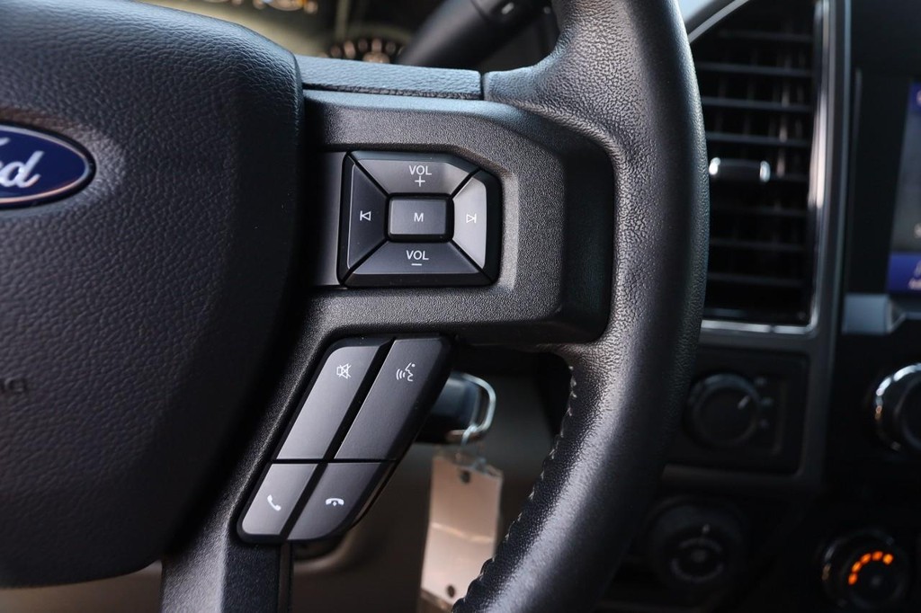 Ford F-150 Vehicle Full-screen Gallery Image 12