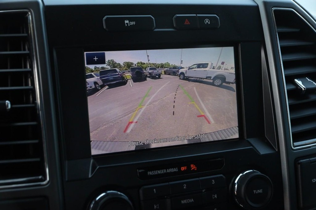 Ford F-150 Vehicle Full-screen Gallery Image 16